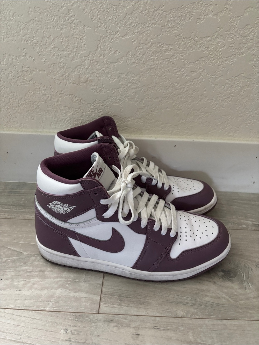 Nike Air Jordan 1 - Picture 2 of 6